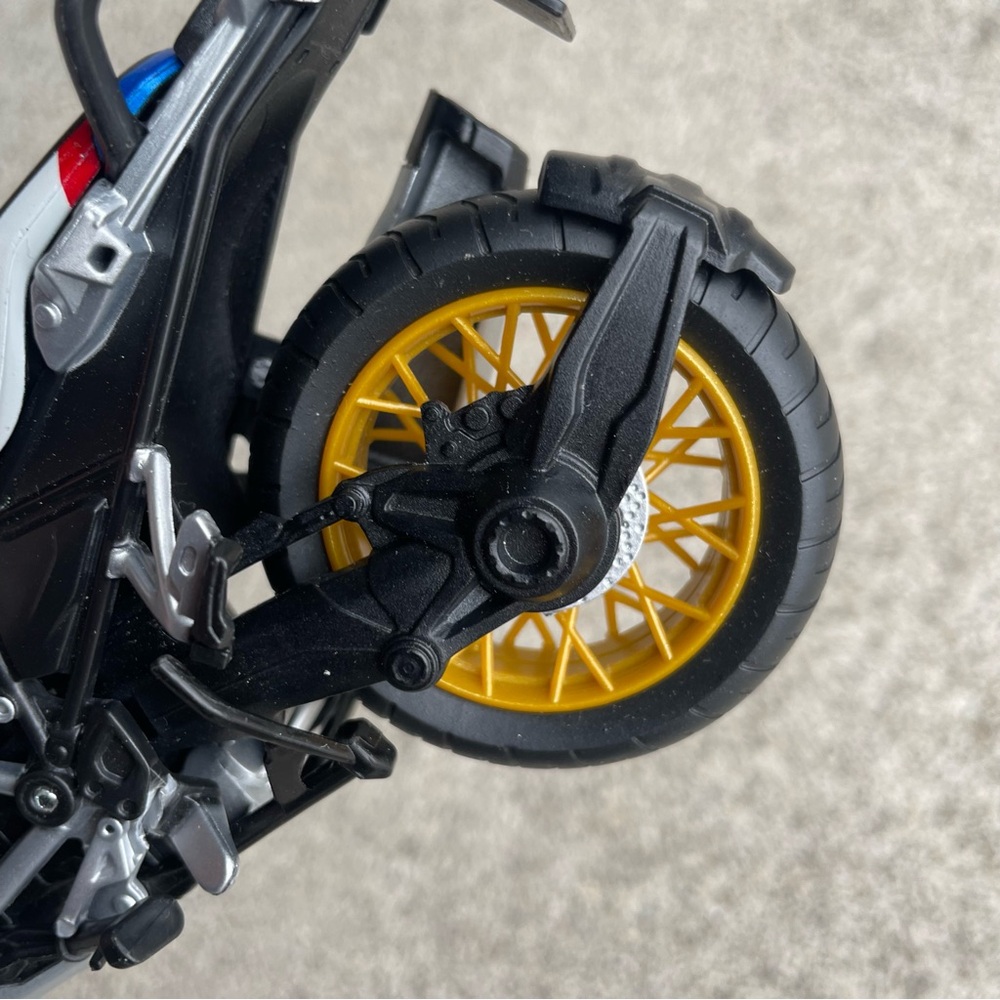 2019 BMW R1250 GS Diecast Motorcycle Model 1:12 Maisto - Picture 13 of 16
